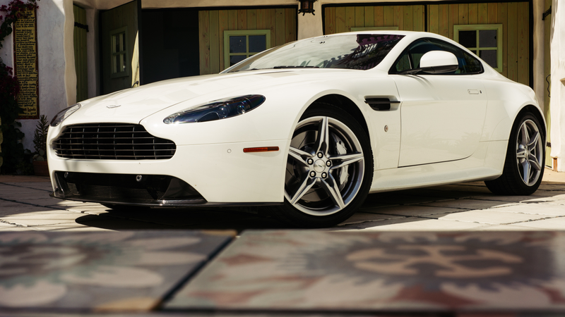 Illustration for article titled Wallpaper: Aston Martin V8 Vantage GTS